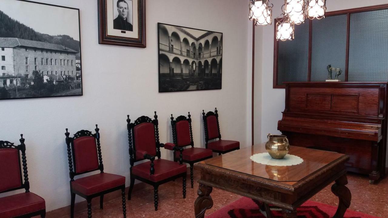 Centro San Viator Hostel Valladolid Ngoại thất bức ảnh