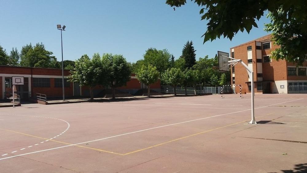 Centro San Viator Hostel Valladolid Ngoại thất bức ảnh